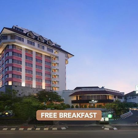 โฮเต็ลซานติก้า พรีเมียร์ เซมารัง Hotel เซอมารัง ภายนอก รูปภาพ