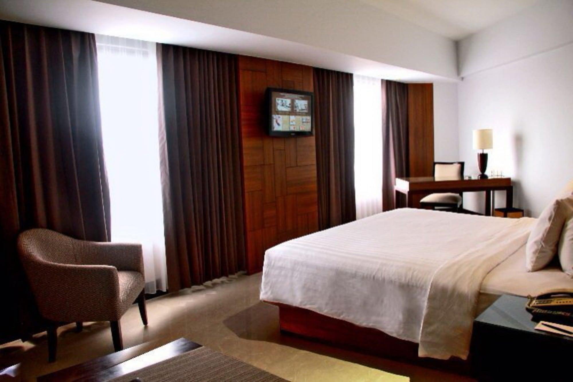 โฮเต็ลซานติก้า พรีเมียร์ เซมารัง Hotel เซอมารัง ภายนอก รูปภาพ