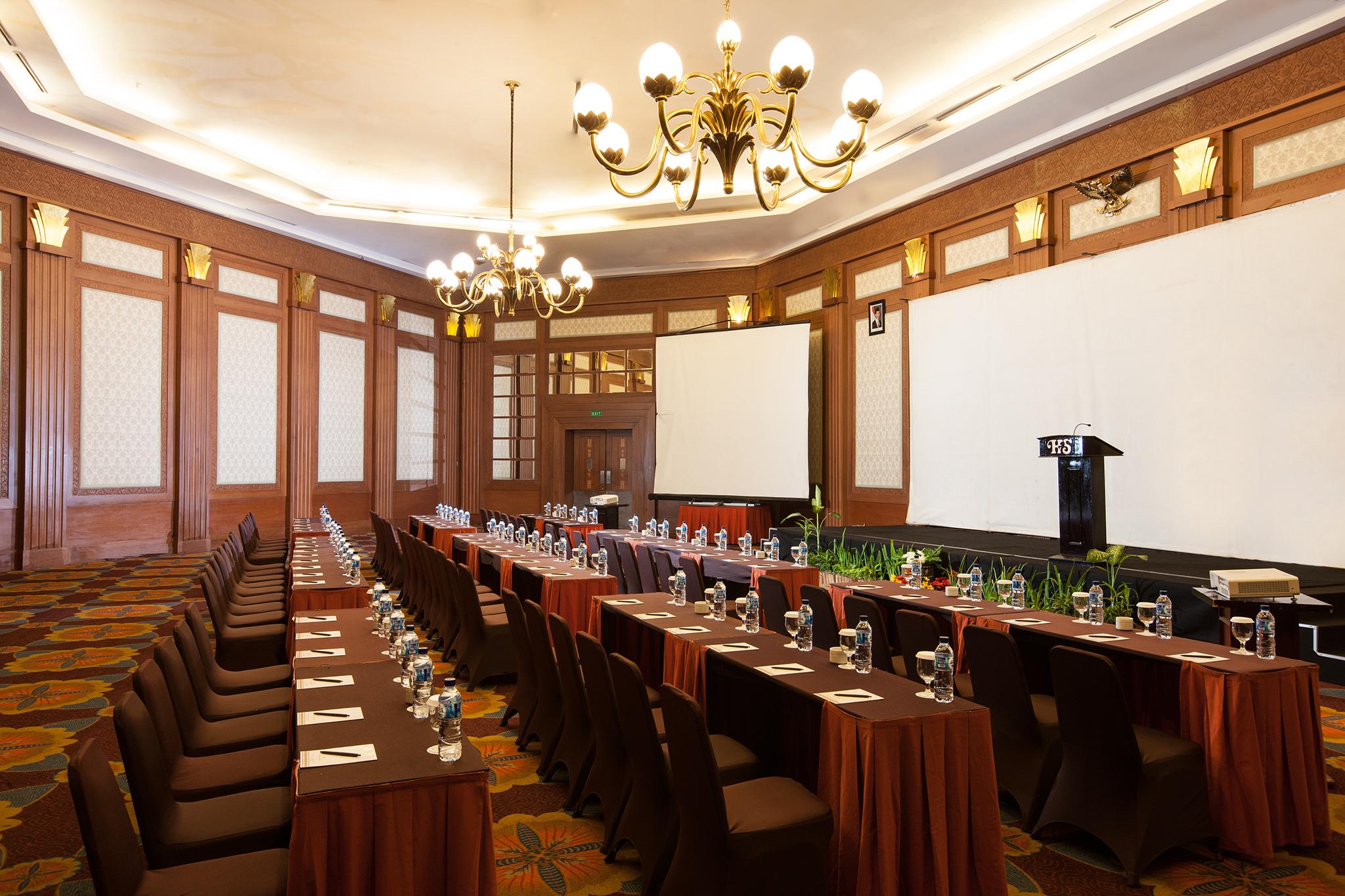 โฮเต็ลซานติก้า พรีเมียร์ เซมารัง Hotel เซอมารัง ภายนอก รูปภาพ