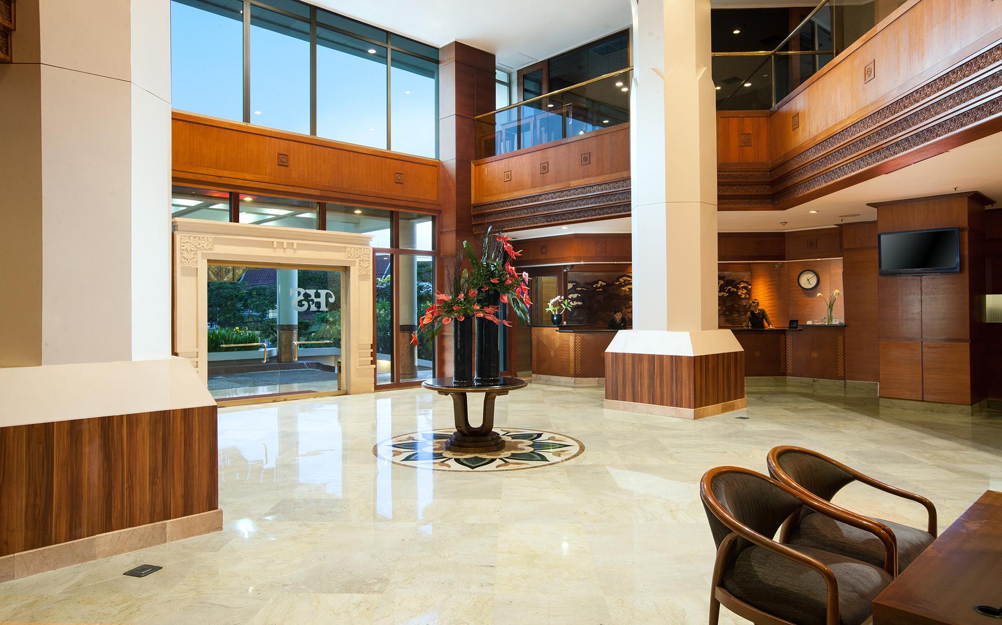 โฮเต็ลซานติก้า พรีเมียร์ เซมารัง Hotel เซอมารัง ภายนอก รูปภาพ