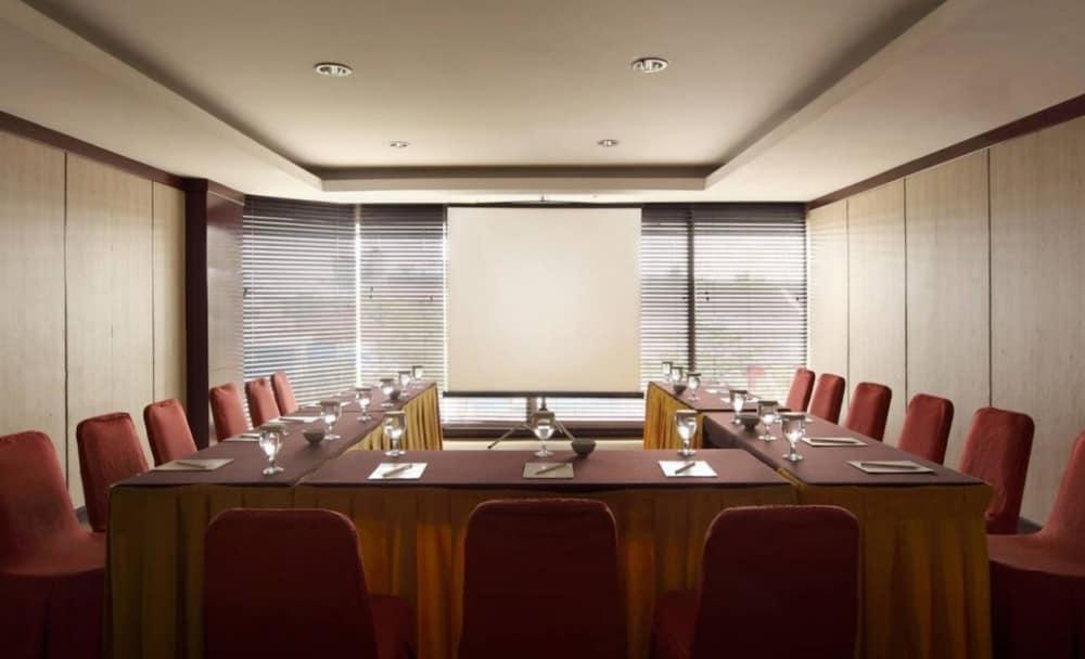 โฮเต็ลซานติก้า พรีเมียร์ เซมารัง Hotel เซอมารัง ภายนอก รูปภาพ