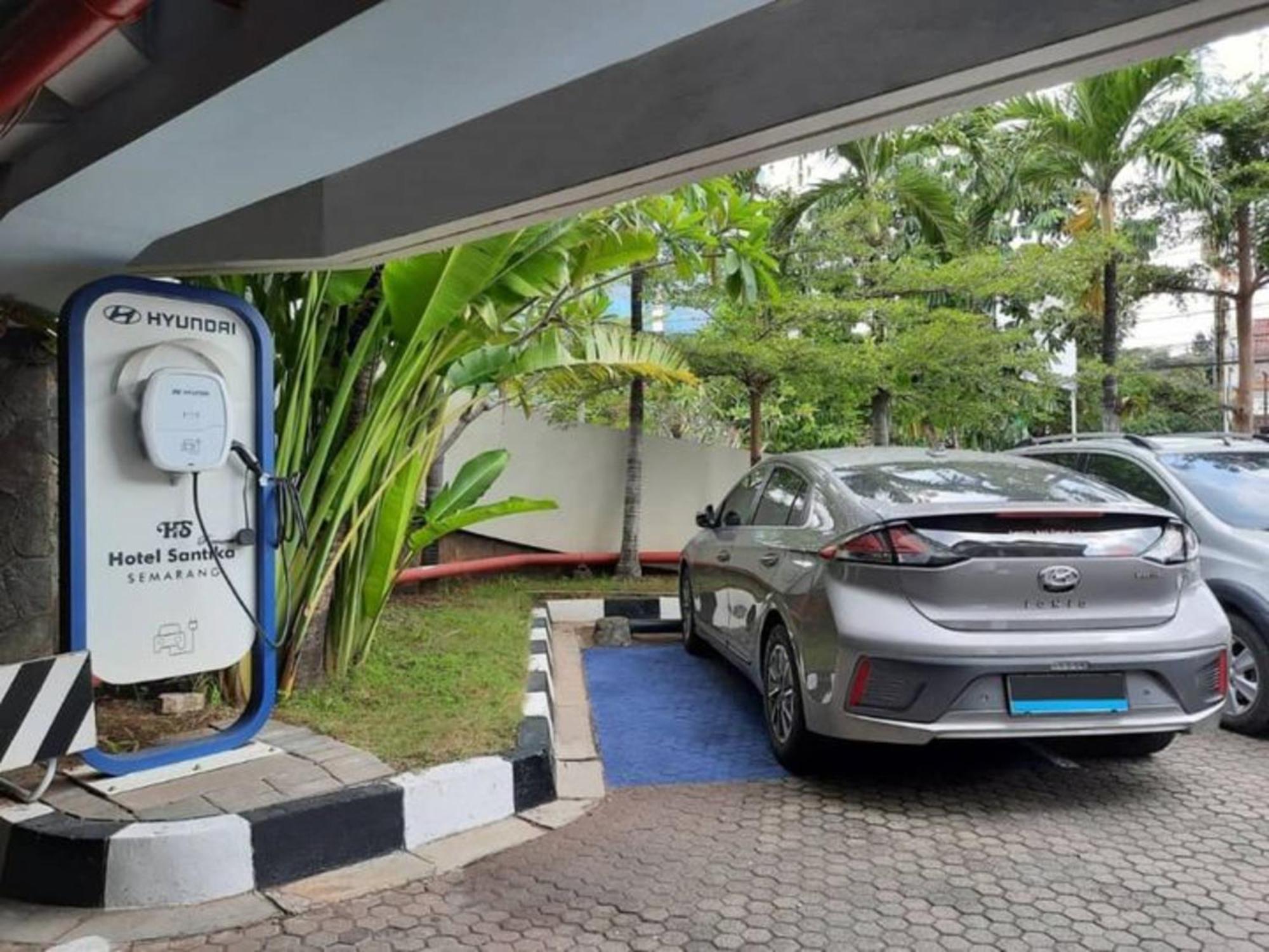 โฮเต็ลซานติก้า พรีเมียร์ เซมารัง Hotel เซอมารัง ภายนอก รูปภาพ