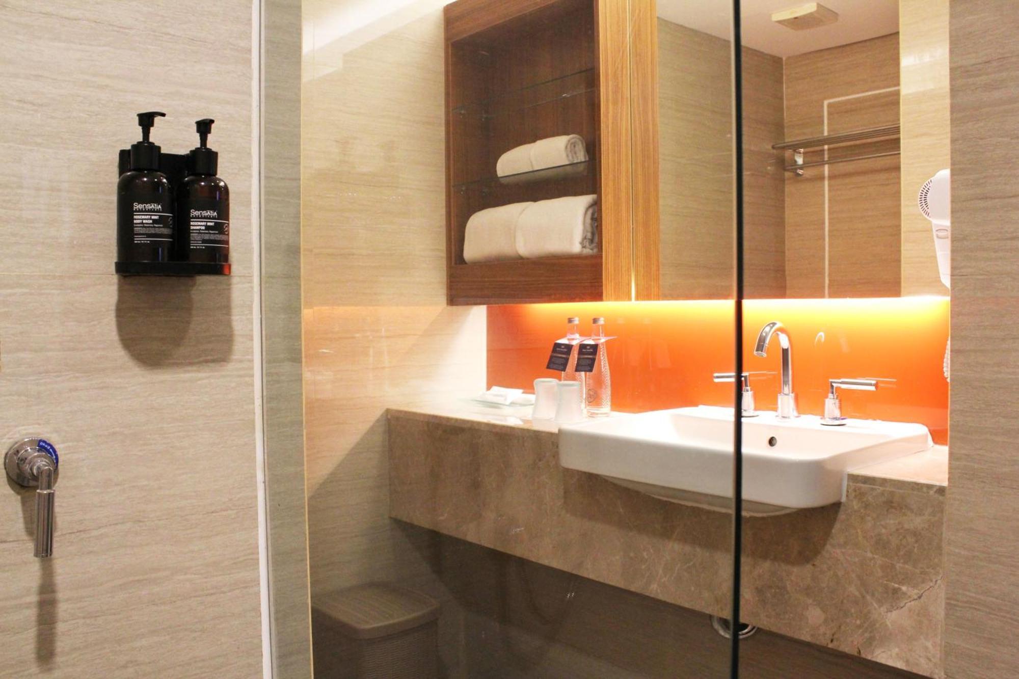 โฮเต็ลซานติก้า พรีเมียร์ เซมารัง Hotel เซอมารัง ภายนอก รูปภาพ
