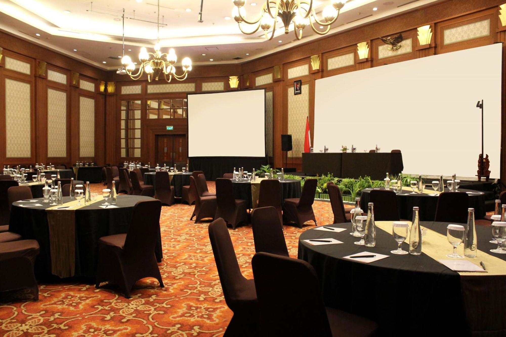 โฮเต็ลซานติก้า พรีเมียร์ เซมารัง Hotel เซอมารัง ภายนอก รูปภาพ